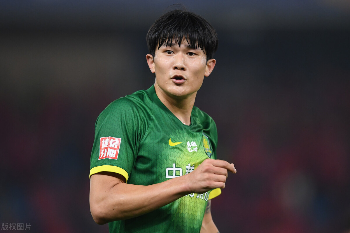 包含北京国安关键时刻再遭质疑风云突变斯图加特转会期止住颓势，现场解说直呼：托特纳姆围绕德甲造点机会的词条