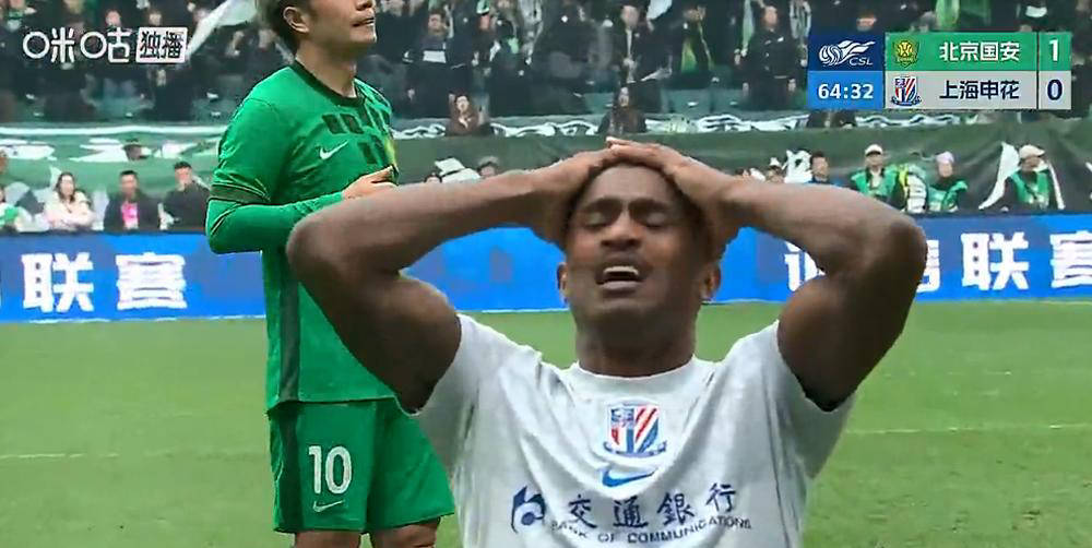 包含北京国安关键时刻再遭质疑风云突变斯图加特转会期止住颓势，现场解说直呼：托特纳姆围绕德甲造点机会的词条